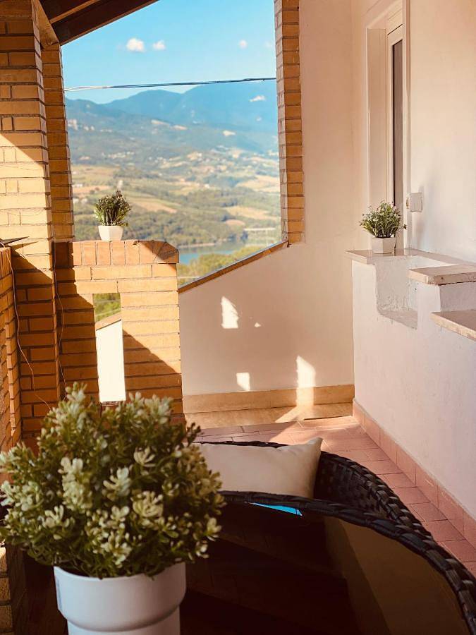 Appartamento per 6 persone, con Balcone e Terrazza nonché Giardino e Vista lago a Penne