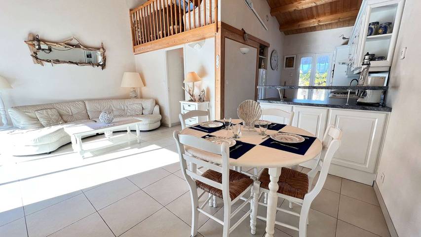 Gîte pour 4 personnes, avec jardin, animaux acceptés dans Plage De L Arnerault La Flotte - 4