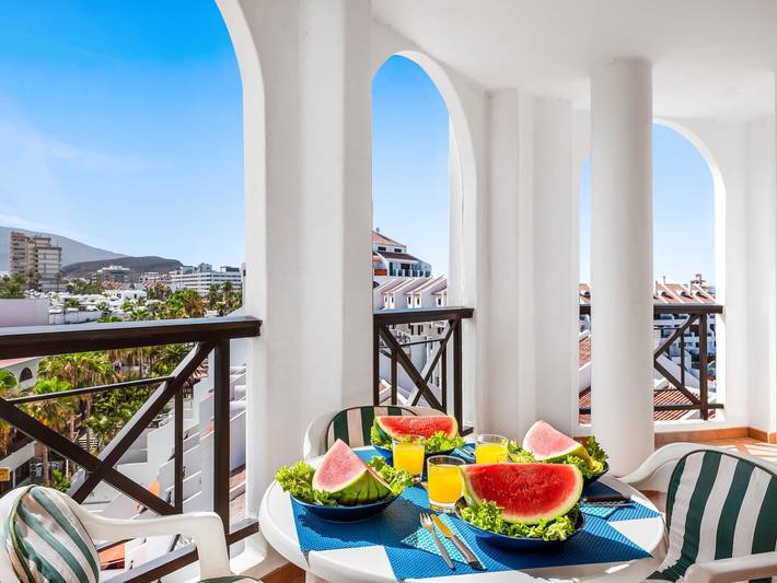 Apartamento vacacional entero, 665 Parque Santiago 2 ,frente al mar, piscina y WiFi in Playa de las Américas, Arona 