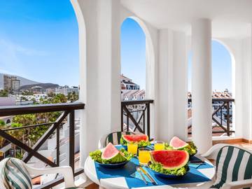 Holiday Apartment for 6 People in Playa del Camisón, Arona, Photo 4