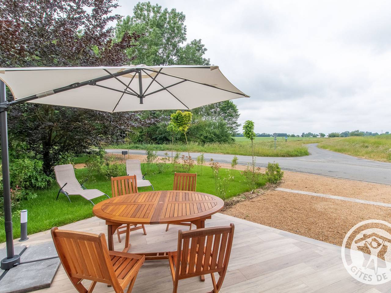 Gîte rénové et cosy avec terrasse, près de la Loire et des châteaux, idéal pour couple in Loire-Authion, Angers region
