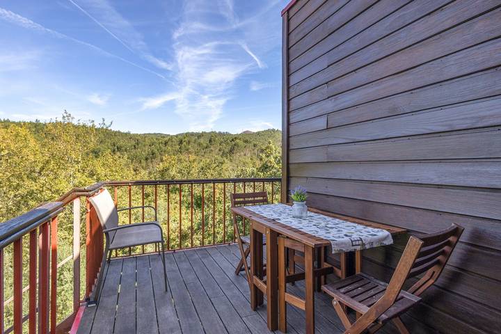 Holiday house for 4 people, with Balcony and Hot tub as well as Garden in 