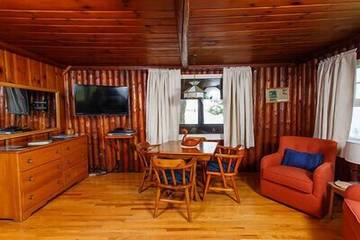 Cabin for 4 Guests in Door County, Picture 1