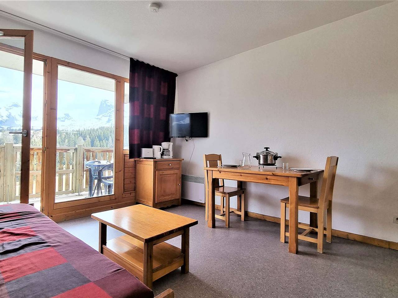 Ganze Wohnung, Studio-Kabine 2 Pers, Süd, Balkon, 100m zum Sessellift, Skiraum in Saint-Étienne-en-Dévoluy, Le Dévoluy