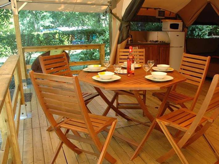 Camping pour 5 personnes, avec bassin pour enfant, animaux acceptés dans Périgord Noir - 4
