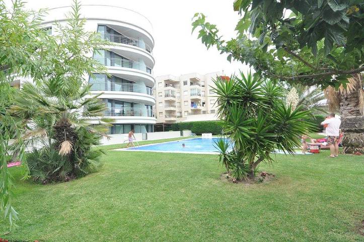 Ganze Wohnung, Apartment direkt am Strand in Roses, Costa Brava! 2 Schlafzimmer, Meerblick, Pool, kostenloses WLAN. Buchen Sie jetzt! in Roses, Oberampurien