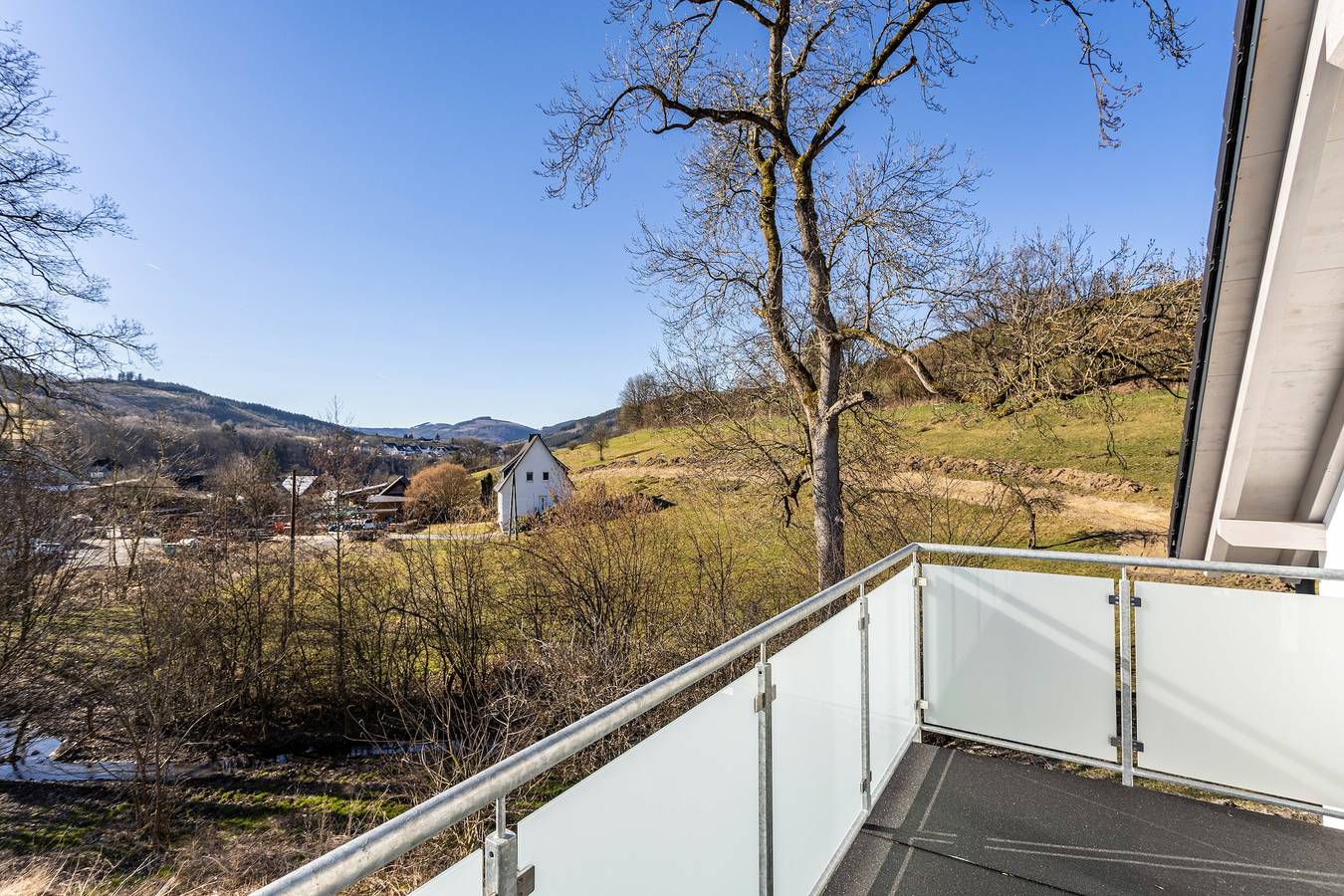 Entire apartment, Apartment 'Waldhaus' with Mountain View, Balcony and Wi-Fi in Schmallenberg, Hochsauerlandkreis