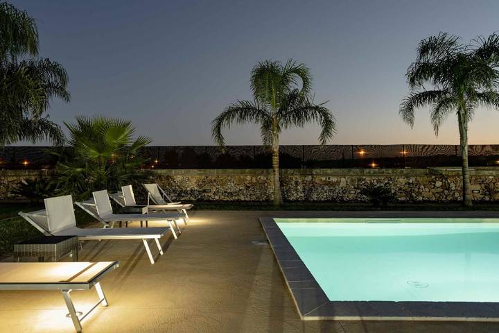 Location de vacances pour 15 personnes, avec piscine ainsi que balcon et jardin à Corsano - 2