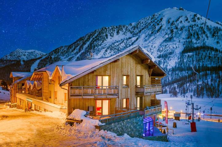 Hôtel pour 2 personnes, avec piscine et sauna ainsi que jardin et jacuzzi, adapté aux familles
