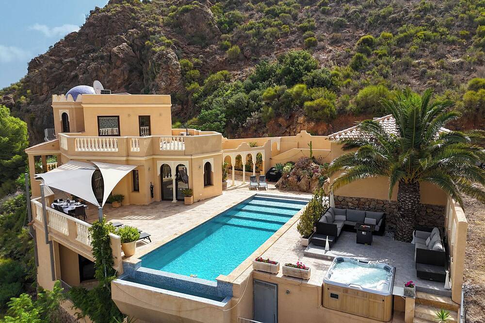 Luxusvilla mit privatem Pool / Jacuzzi mit 10% Rabatt 09 / 09- 27/09/19 inc in Cortijo Cabrera, Turre