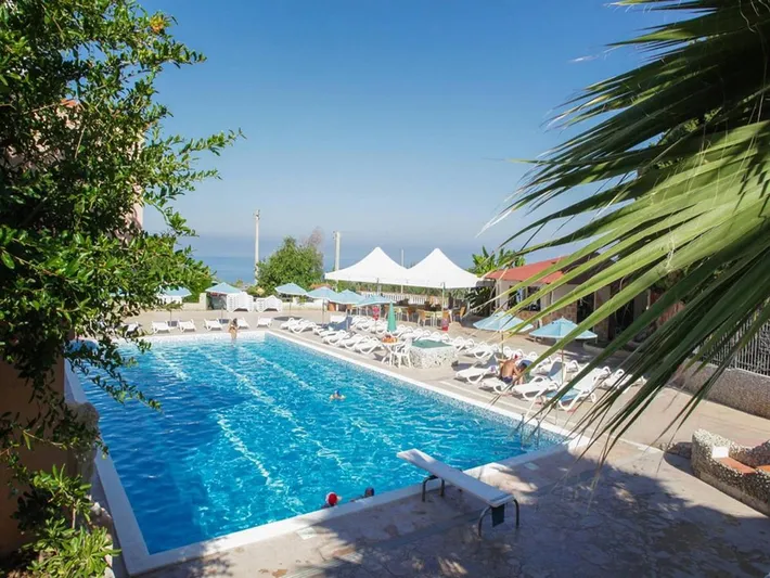 Hotel for 4 people, with terrace and view as well as garden and pool - 1