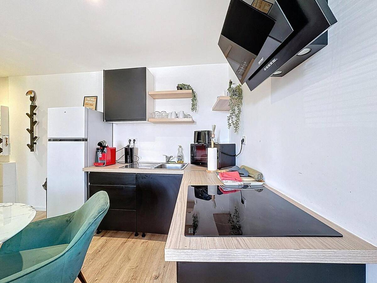 Appartement entier, One-Bedroom Apartment in Aulnat, Région de Clermont-Ferrand