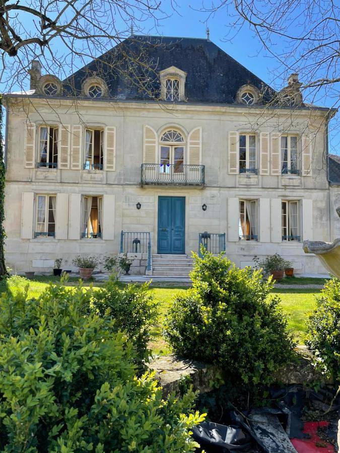 Location de vacances pour 10 personnes, avec Balcon et Terrasse ainsi que Piscine et Vue dans Saint-Julien-de-l'Escap