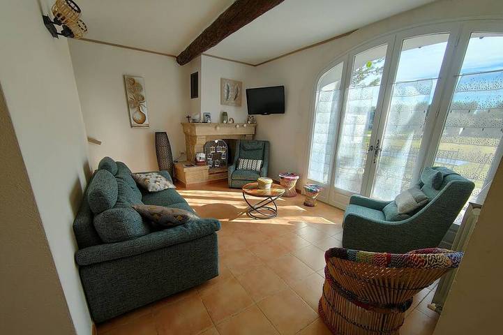 Gîte pour 8 personnes, avec jardin à Eyragues - 3