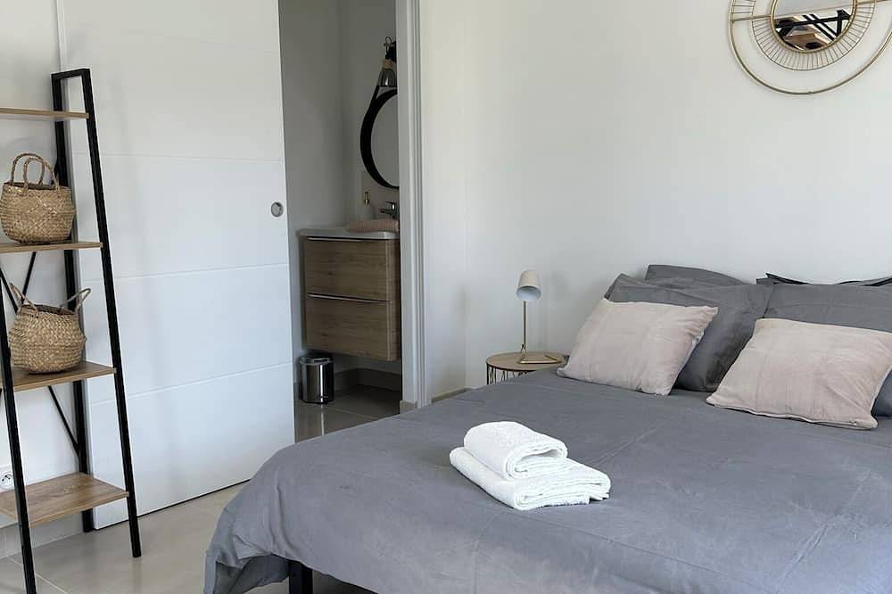 Maison Ker-ria Avec Spa in Locoal-Mendon, Côte des Mégalithes