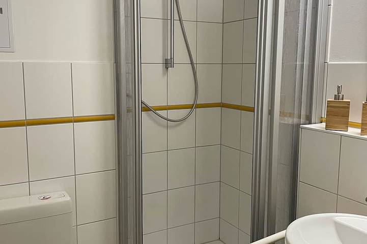 Ganze Wohnung, Modernes Appartement, Küche großer Terasse  & Babyausstattung, nähe Aok Klinik in Wiek, Rügen