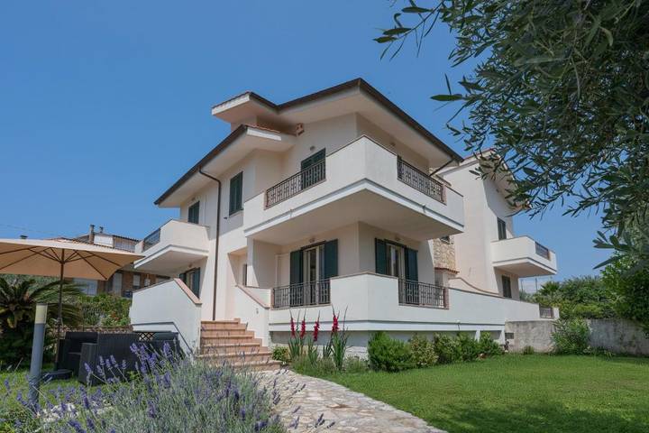 Villa per 6 persone, con panorama e giardino in Sperlonga