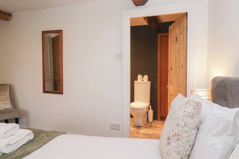 No.2 The Flags, pet friendly, character holiday cottage in Cartmel in Cartmel, Lake District