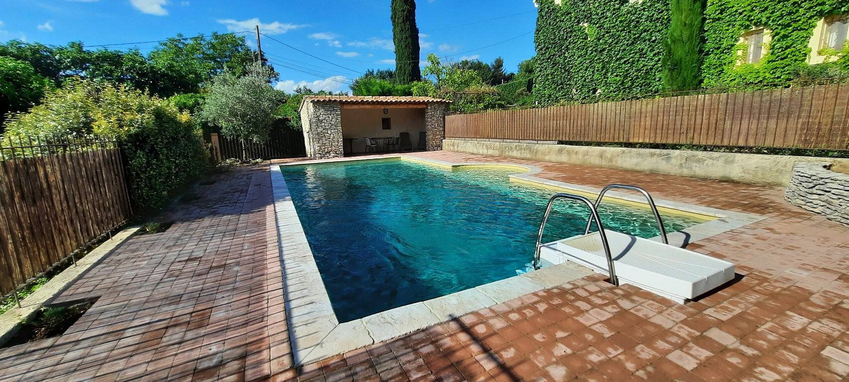 Appartement entier, Appartement « Gîte Ventoux Blanc » avec vue sur la montagne, piscine privée et Wi-Fi in Méthamis, Parc naturel régional du Mont-Ventoux
