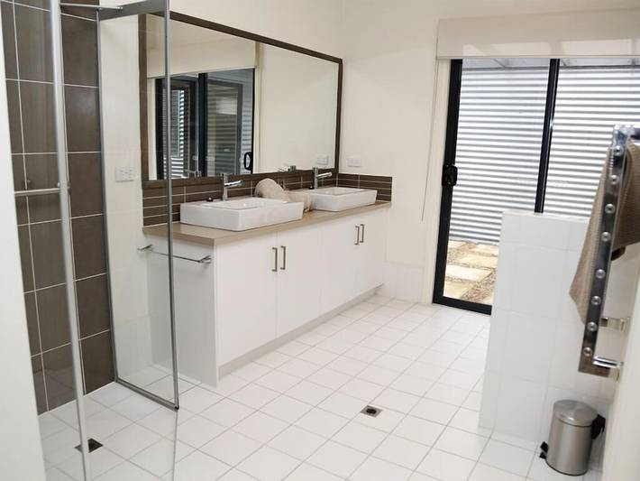 Holiday home for 6 people, with terrace and garden, with pets in Encounter Bay