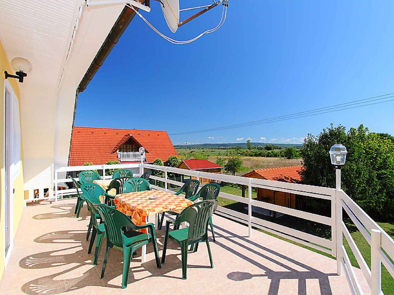 Casa vacanze con piscina e Internet in Balatonlelle, Riva Meridionale del Lago Balaton