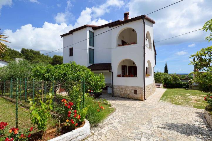 Ganze Ferienwohnung, Ferienwohnung mit Balkon und Meerblick in Premantura, Südküste Istrien