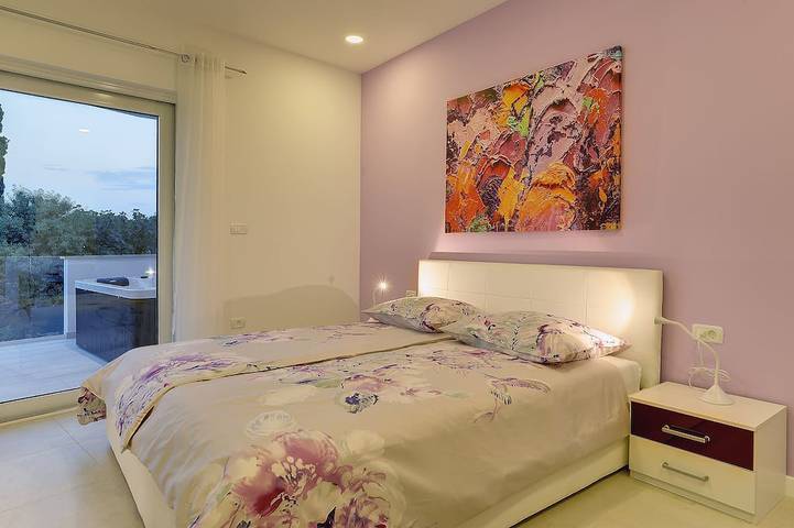 Schöne ganz neue Villa ***** mit beheiztem Schwimmbad, Sommerküche, WiFi, Grill in Stinjan, Pula