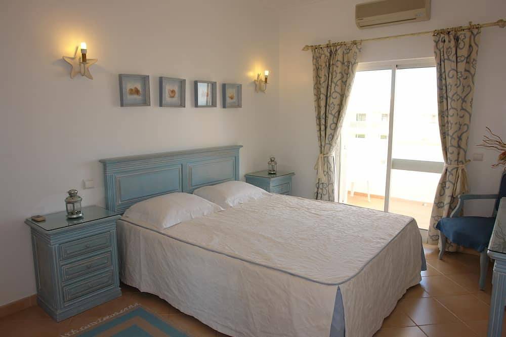 Luxury Villa, private swimming pool only 300 meters to the center of town in Alvor, Faro District