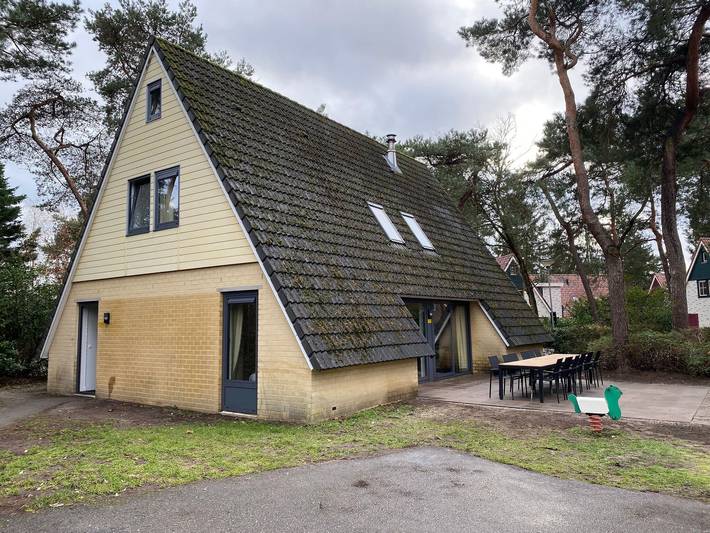 Vakantiehuis voor 12 personen, with Terras and Tuin as well as Zwembad in Oosterhout