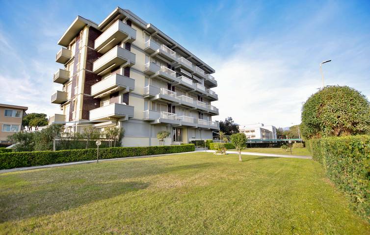 Ferienwohnung für 4 Personen, mit Terrasse in Lido di Camaiore