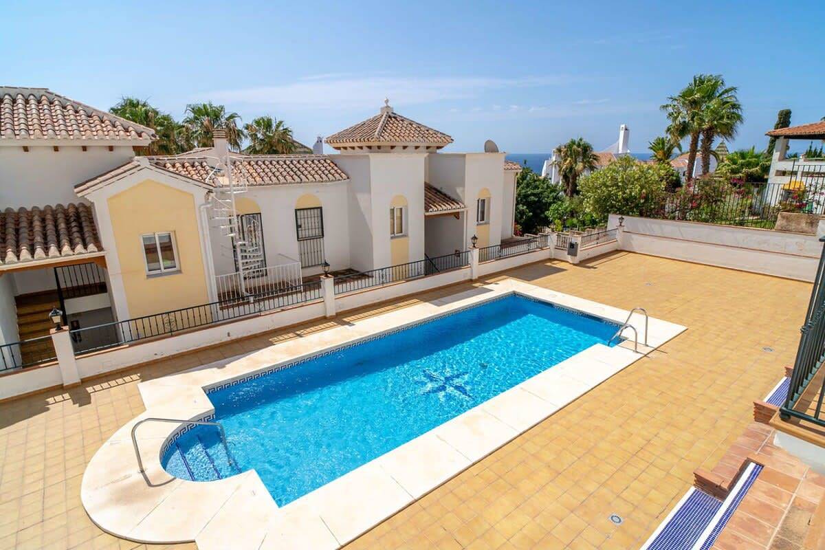 Entire apartment, Chimenea Apartamentos in Playa de Burriana, Nerja