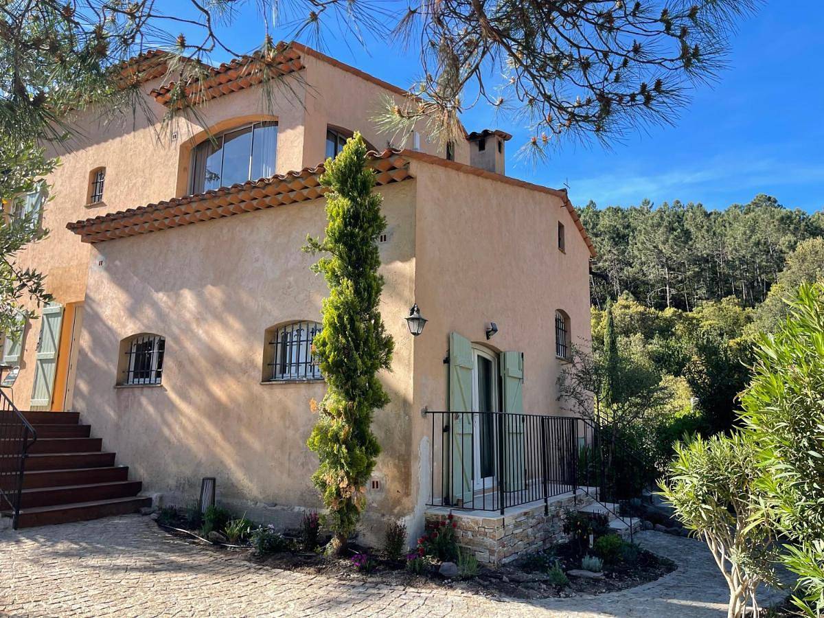 Four-Bedroom Holiday Home in Théoule-sur-Mer, Massif de l'Esterel