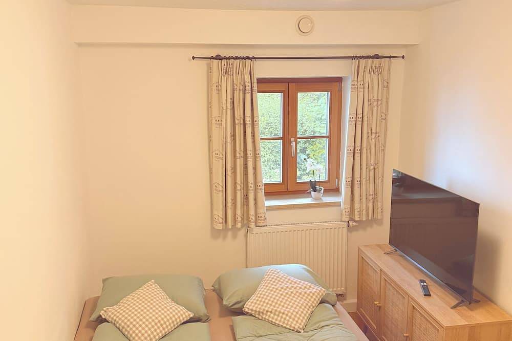 Ganze Wohnung, Ferienwohnung 48 m² mit großem Balkon in Höslwang, Chiemsee