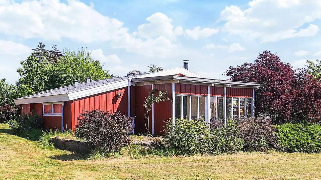 Feriehus for 6 personer med have in Bogø