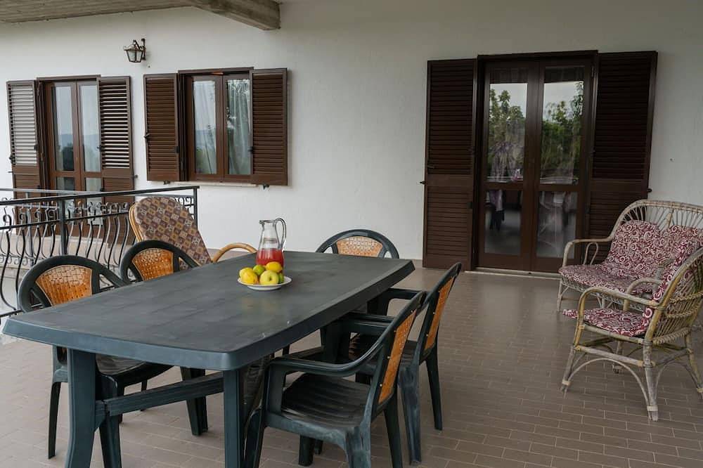 Hermoso apartamento en villa para 6 personas con piscina, Wifi, Tv, terraza y aparcamiento in Val di Lago, Lago de Bolsena