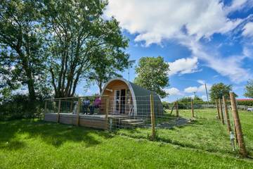 Chalet for 4 People in Mid-Wales, Ceredigion, Photo 1