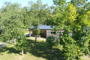 Location de vacances pour 6 personnes, avec terrasse et jardin, animaux acceptés à Varaire