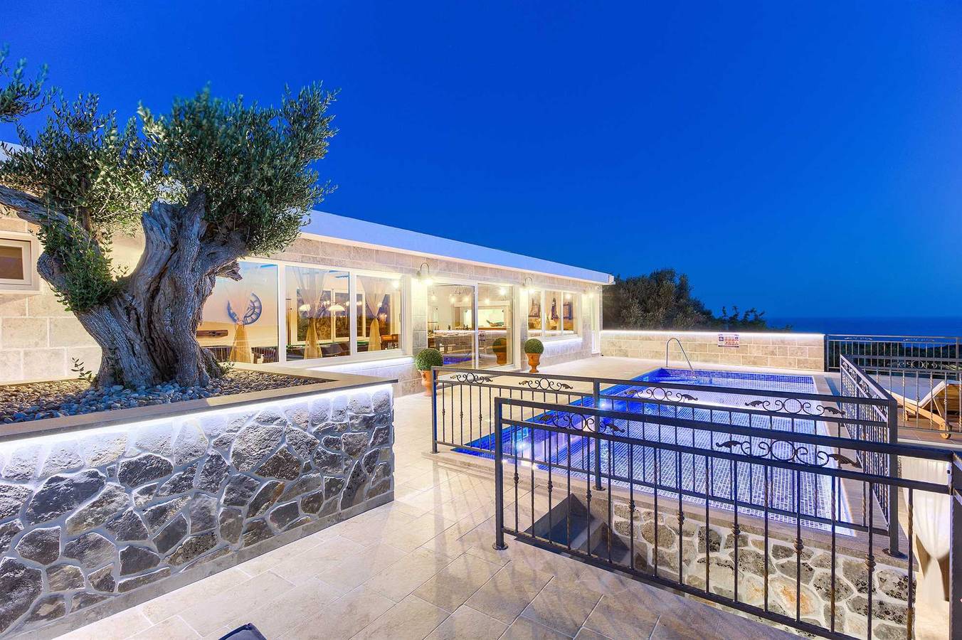 Villa Grand View - 7 Schlafzimmer, privater Pool, Whirlpool, Spielplatz und Strände in der Nähe in Razanj, Šibenik-Knin
