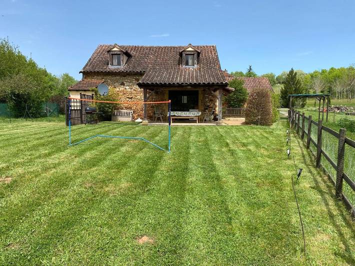 Location de vacances pour 6 personnes, avec vue ainsi que jardin et piscine à Montcléra - 2