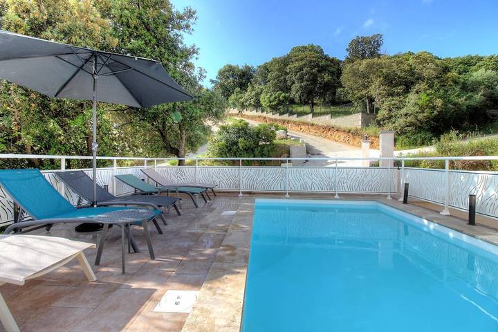 Casa vacanza per 6 persone, con Terrazza e Giardino nonché Piscina e Panorama a Viggianello (Francia)