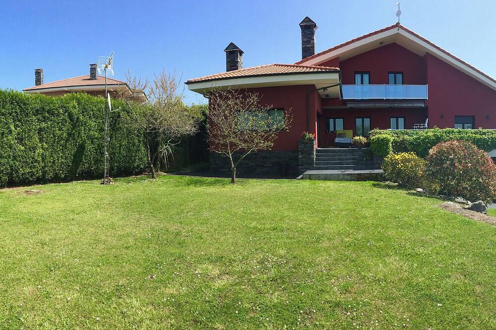 Luxury villa, recreation, and relaxation in Oviedo surrounded by nature in Oviedo, Cordillera Cantábrica
