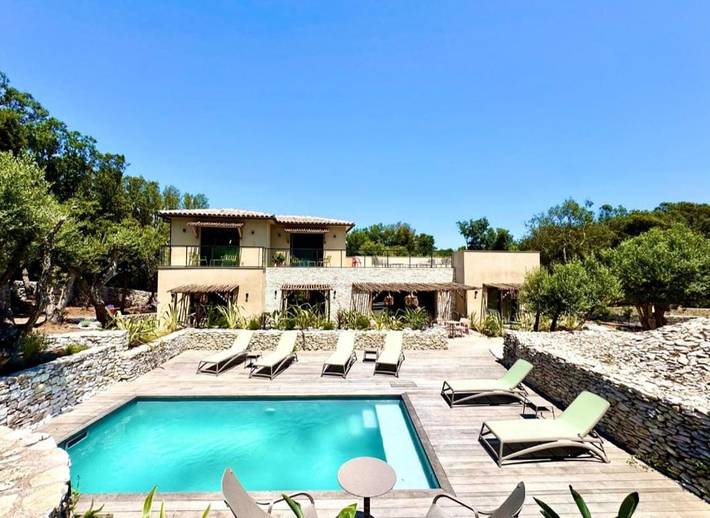 Chambre d’hôte pour 2 personnes, avec piscine et vue ainsi que terrasse et jardin