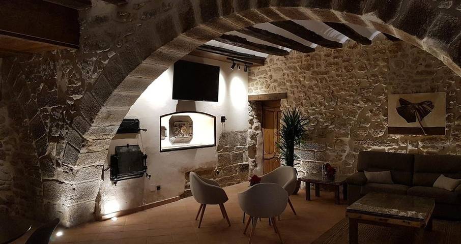 Apartamento para 6 personas, con Balcón además de Jacuzzi y Terraza en Valderrobres
