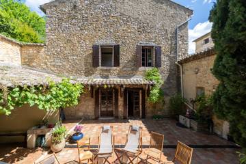 Villa pour 12 personnes, avec jardin, adapté aux familles en Ardèche
