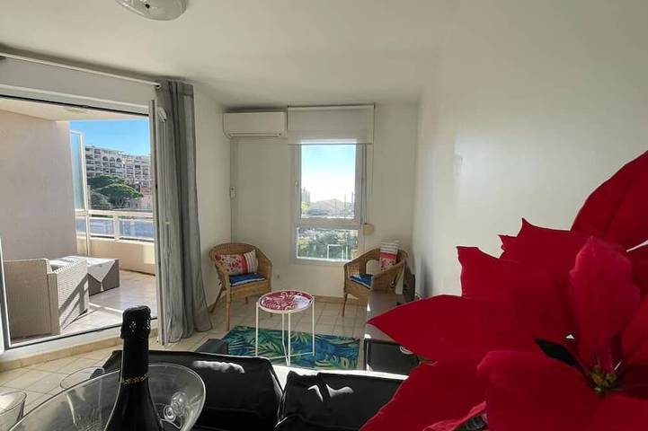 Gîte pour 2 personnes, avec terrasse et jardin dans Office De Tourisme Cannes La Bocca - 4