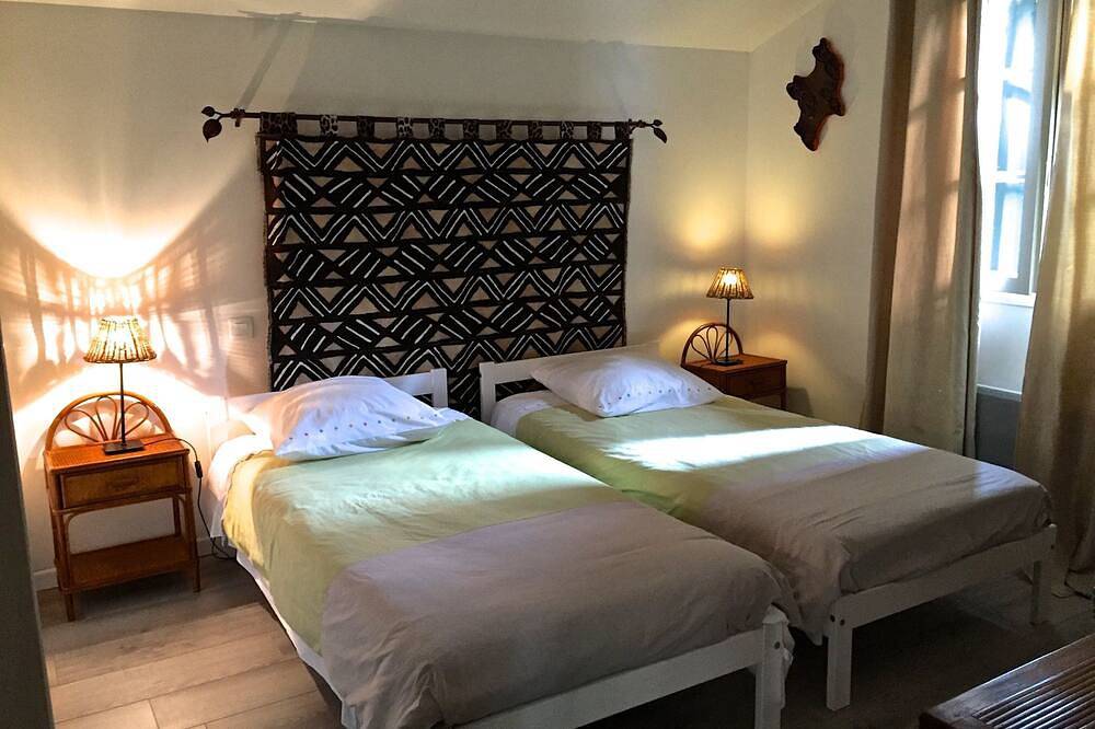 Guest house, 15 minutes from the beaches, quiet, beautiful mountain views, Wifi in Ustaritz, Bayonne region