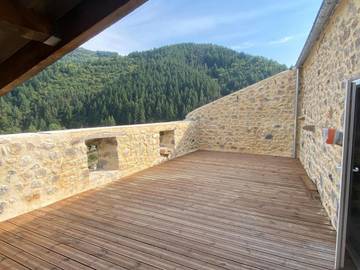 Gîte pour 15 personnes, avec piscine ainsi que terrasse et vue dans Saint-Martin-de-Valamas