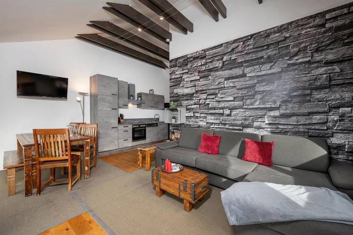 Ferienwohnung für 6 Personen, mit Balkon und Terrasse sowie Garten und Sauna