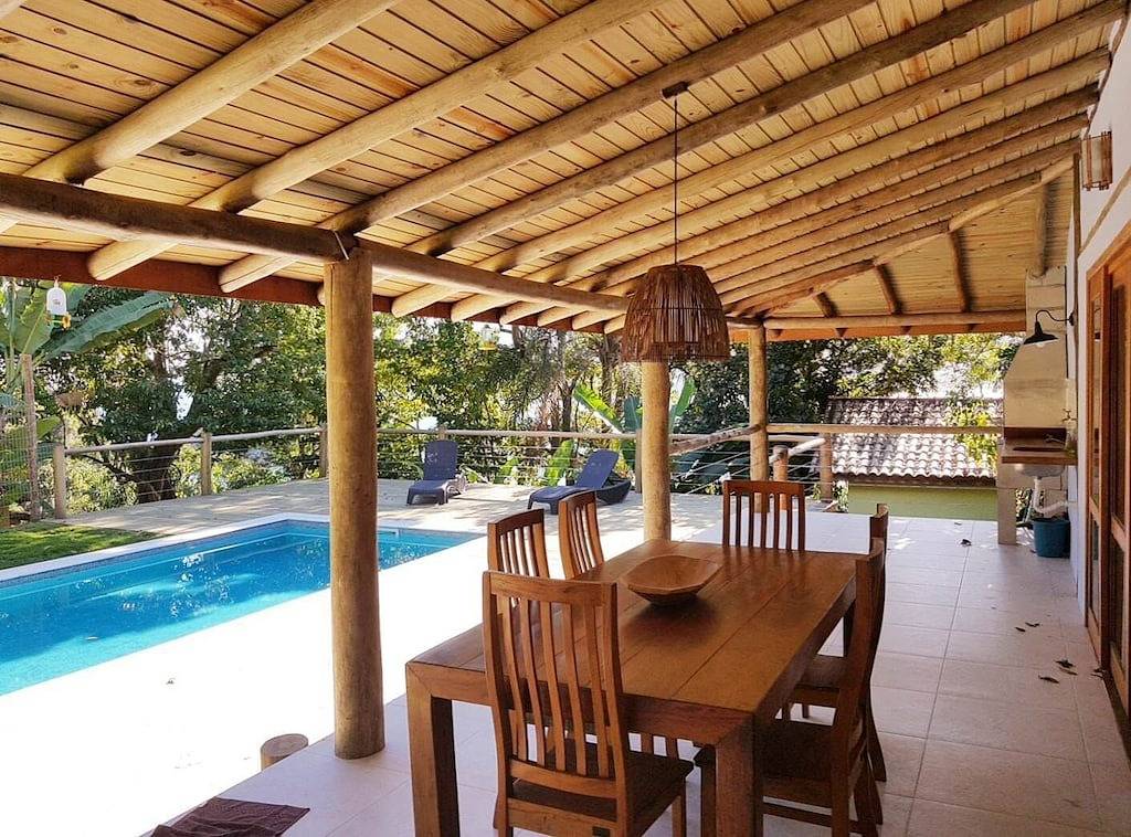 Schönes Haus in Piúva für bis zu 10 Personen 600 Meter vom Strand Ilha das Cabras entfernt. in Cambaquara, Ilhabela