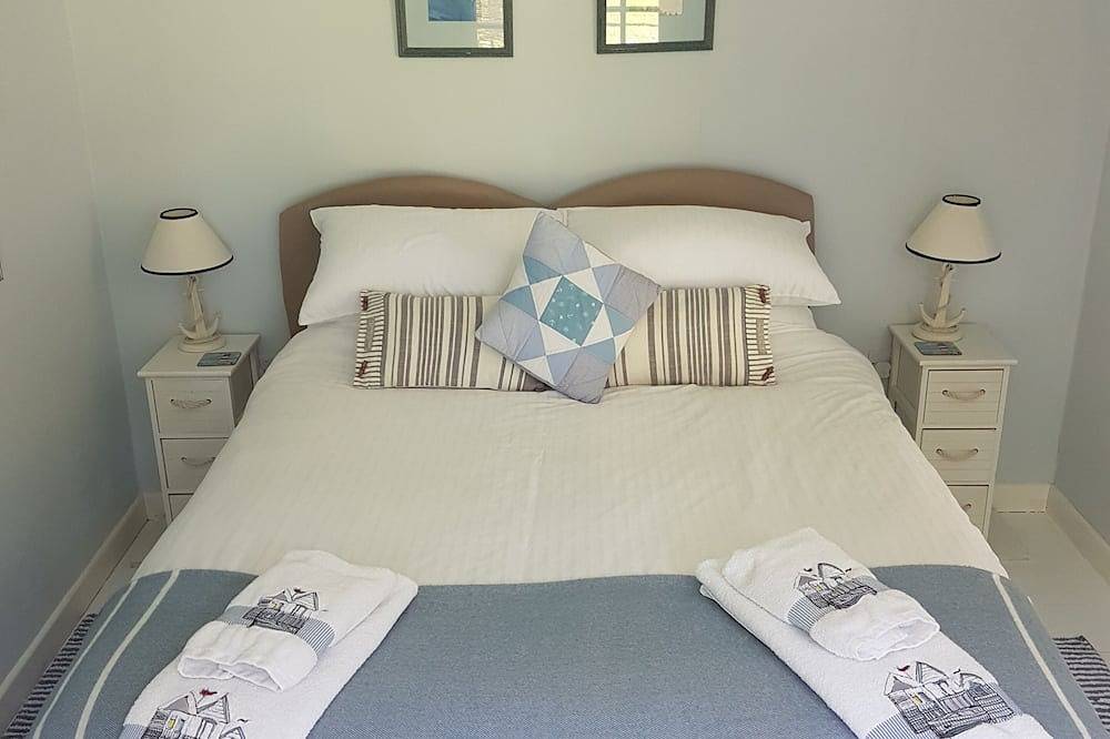 Lymington Self-Catering Garden Retreat in Lymington, Hampshire